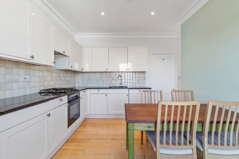 Spacious Penthouse Apartment in period property - student accommodation in Brixton - img_4