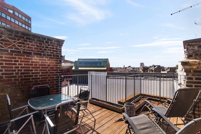 Spacious Penthouse Apartment in period property - student accommodation in Brixton - img_5