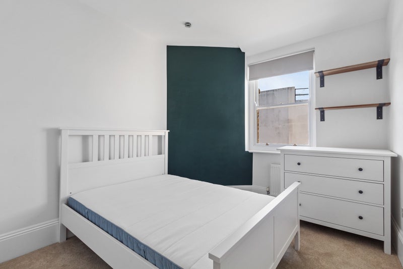 Spacious Penthouse Apartment in period property - student accommodation in Brixton - img_1