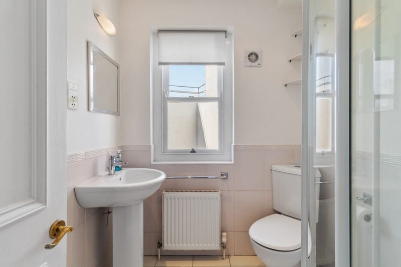 Spacious Penthouse Apartment in period property - student accommodation in Brixton - img_6