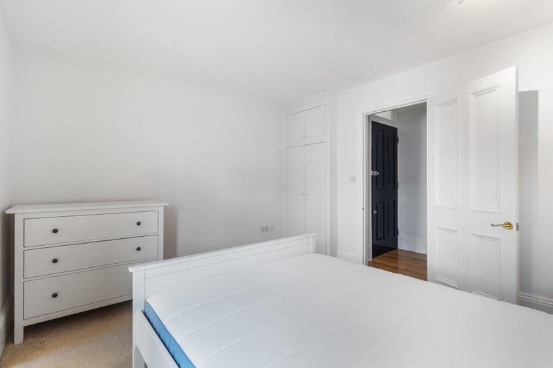 Spacious Penthouse Apartment in period property - student accommodation in Brixton - img_2