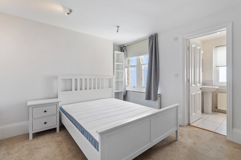 Spacious Penthouse Apartment in period property - student accommodation in Brixton - img_3