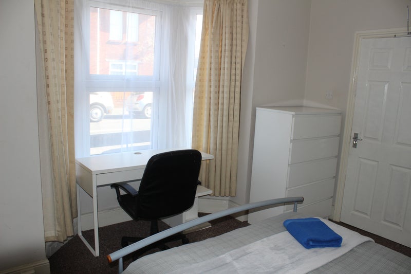 Spacious Room - Free Parking - Walk to Hospital - student accommodation in Southampton - img_7