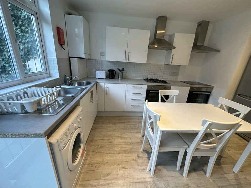 Spacious room in Muswell hill - student accommodation in Muswell Hill - img_7