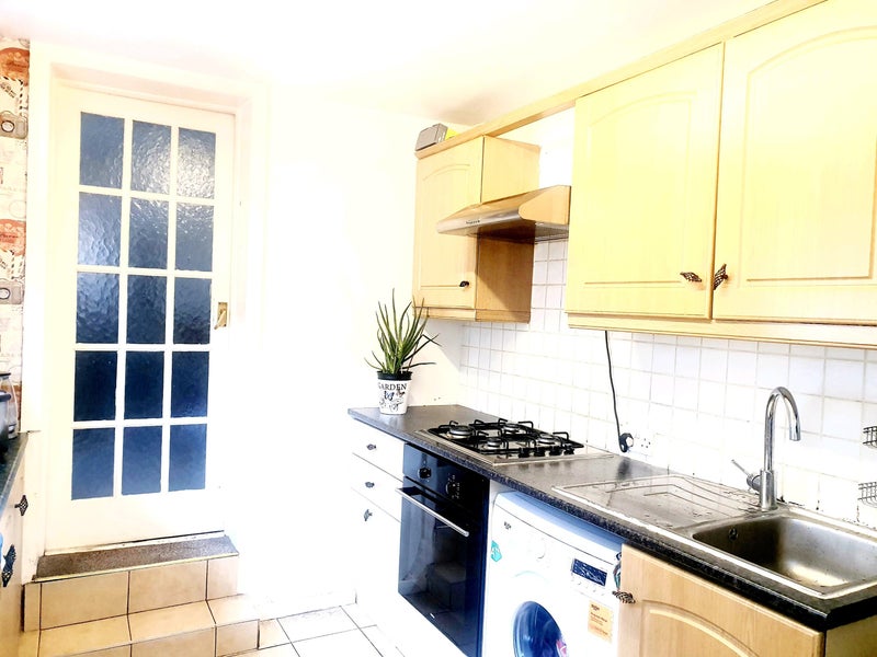Spacious Room to rent In Stratford  (single only) - student accommodation in Stratford - img_2