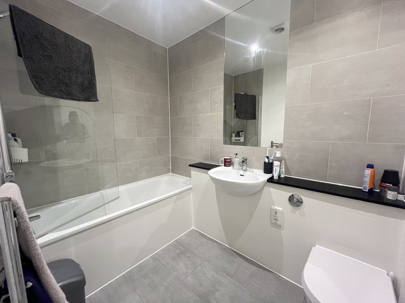 Spacious room w/ own bathroom in Upper Holloway - student accommodation in Upper Holloway - img_7