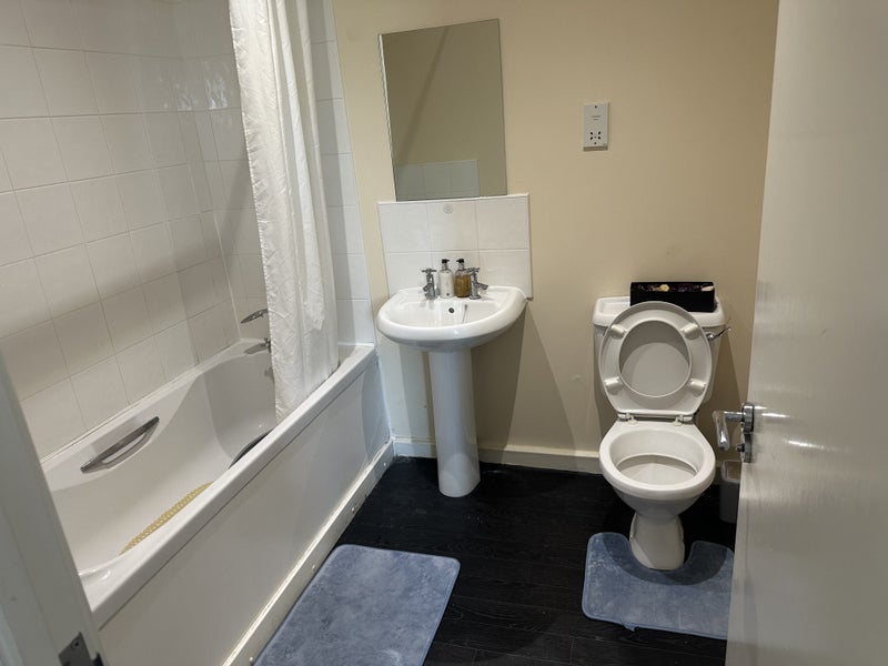 Spacious rooms to let - student accommodation in Milton Keynes - img_4