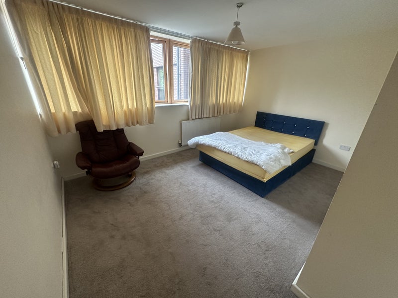 Spacious rooms to let - student accommodation in Milton Keynes - img_1