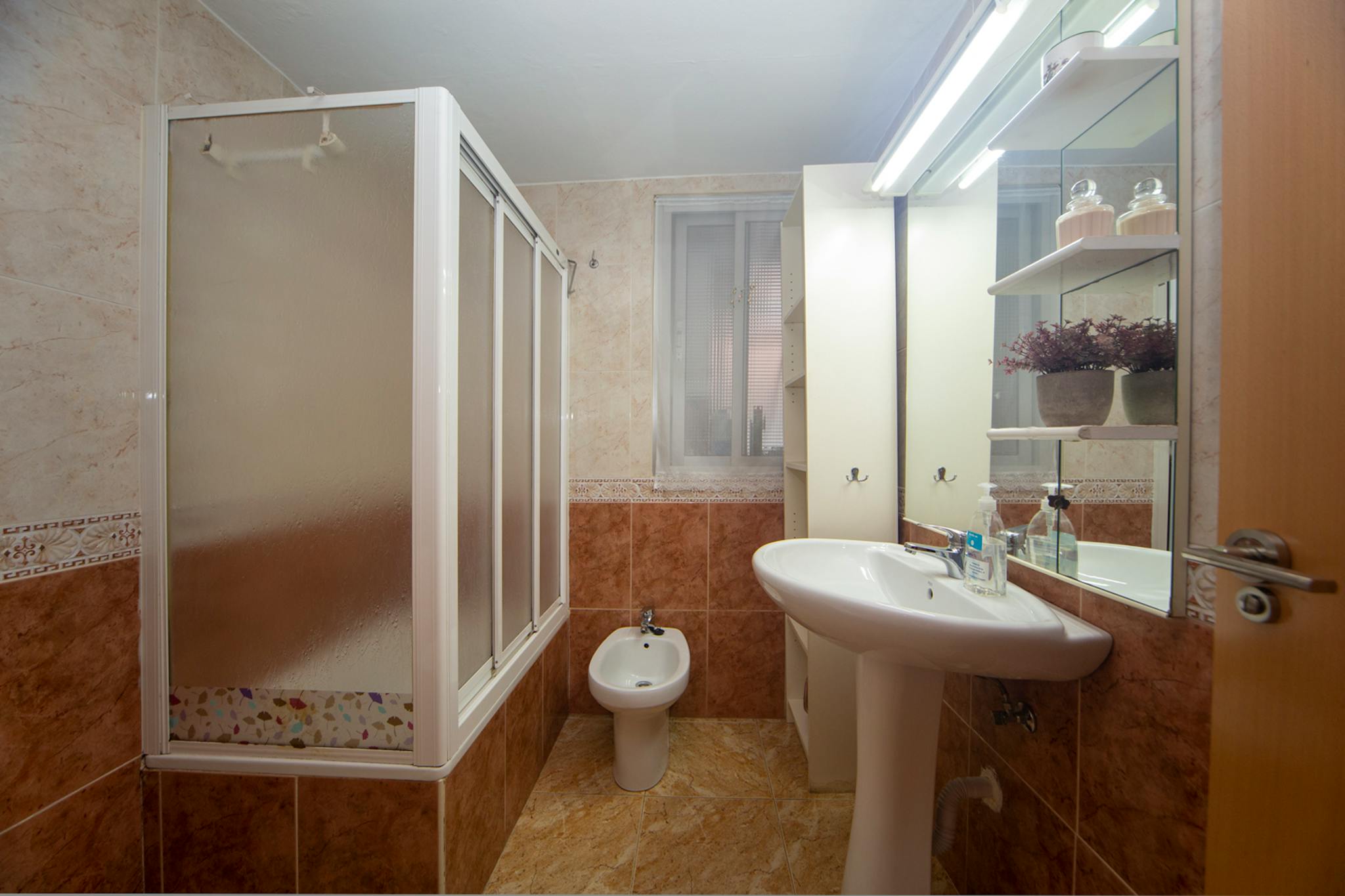 Inviting double bedroom near the New Cross Gate train station - student accommodation in London - img_10