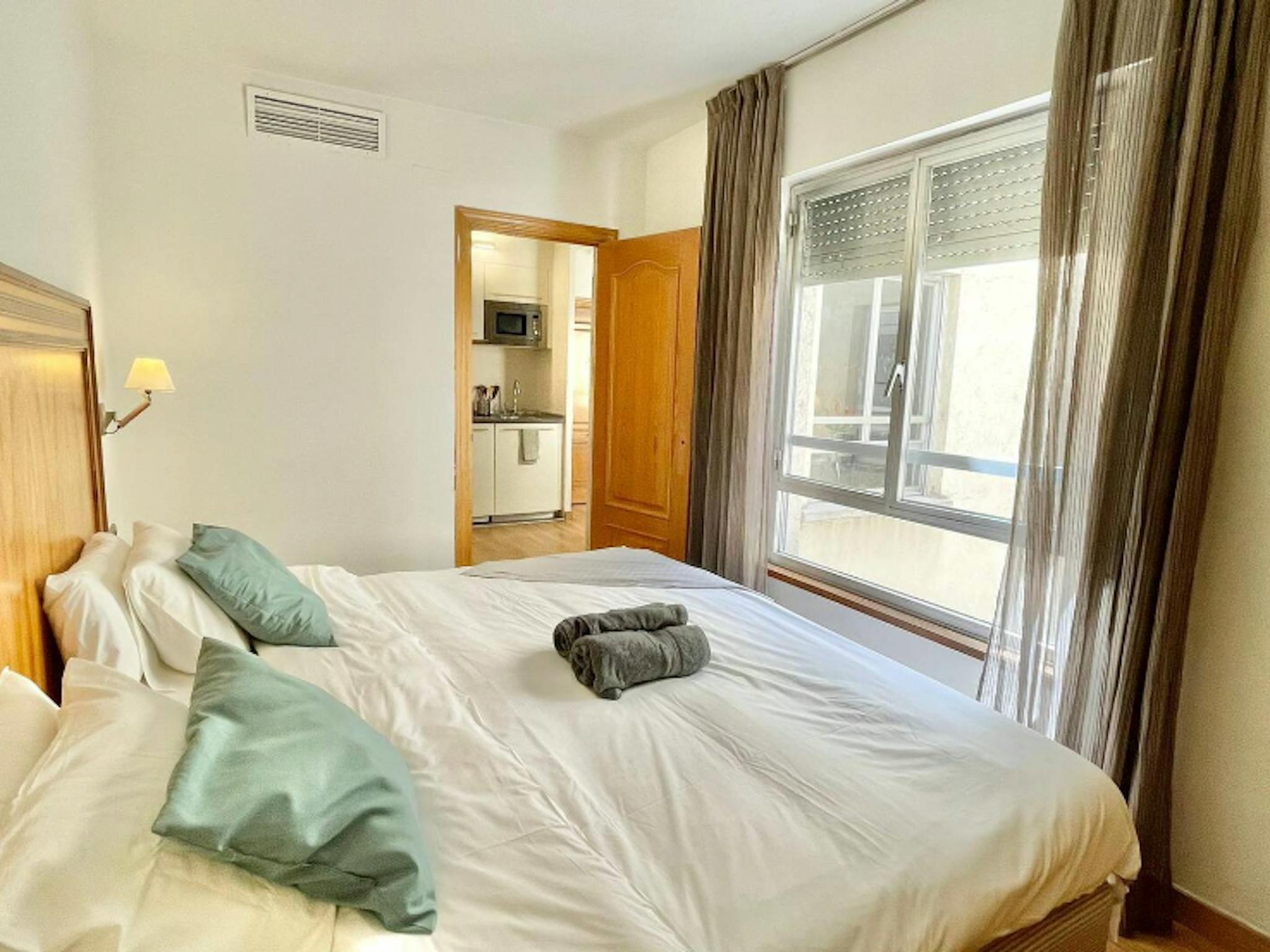 Amazing double bedroom close to Brondesbury Overground Station - student accommodation in London - img_8