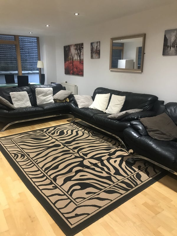 Spare room for rent - student accommodation in Turnpike Lane - img_1