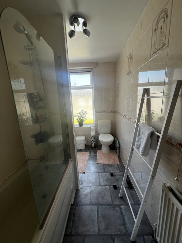 Spare room in professional house hold - short term - student accommodation in Huddersfield - img_2