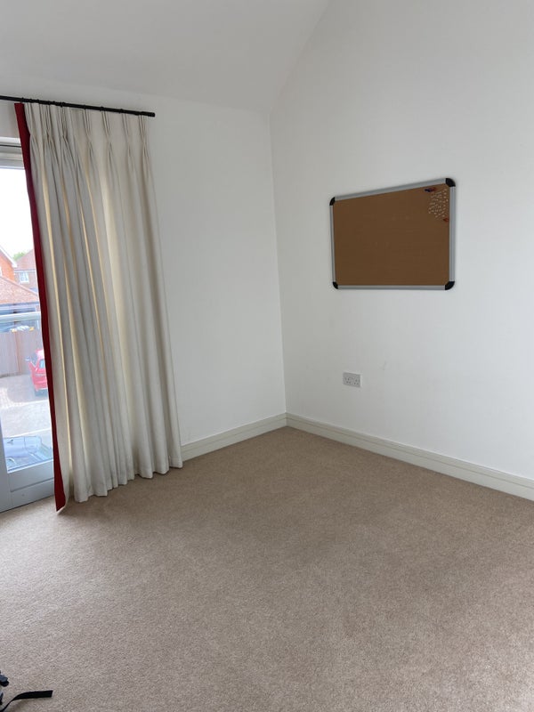 Specious room in a beautiful area - student accommodation in Sittingbourne - img_2