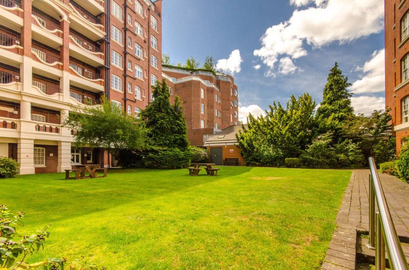 A Large 3 bedroom flat to rent with graden In NW8 student accommodation in St John's Wood - img_8