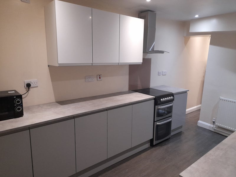 ST4/Station Large Double + Ensuite + Smart TV - student accommodation in Stoke-on-Trent - img_5