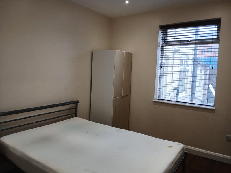 ST4/Stoke Large Double Ensuite + Smart TV - student accommodation in Stoke-on-Trent - img_3