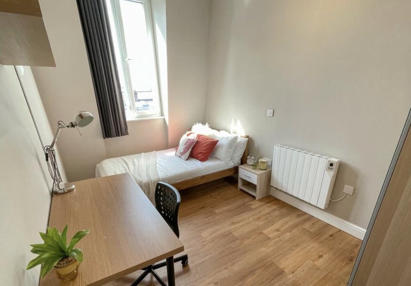 Students -  Stunning City Centre Flat Share - student accommodation in Liverpool City Centre - img_1