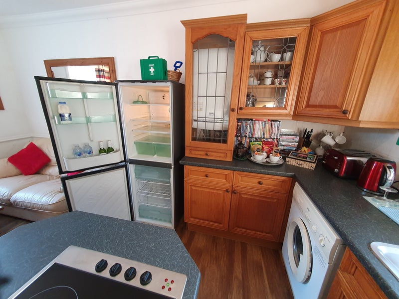 Studio 45Sq- Perfect For Up To 2 Sharing - student accommodation in Barry - img_1