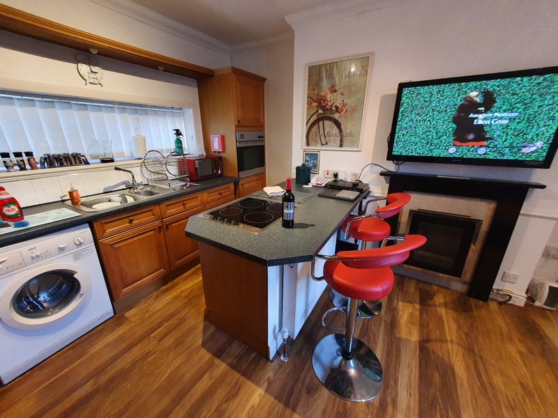 Studio 45Sq- Perfect For Up To 2 Sharing - student accommodation in Barry - img_2
