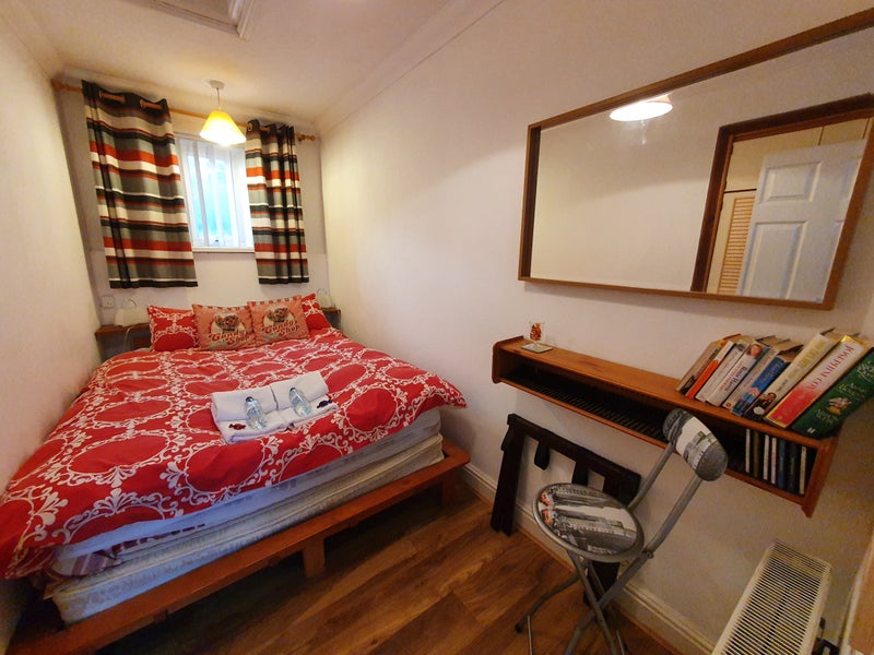 Studio 45Sq- Perfect For Up To 2 Sharing - student accommodation in Barry - img_3