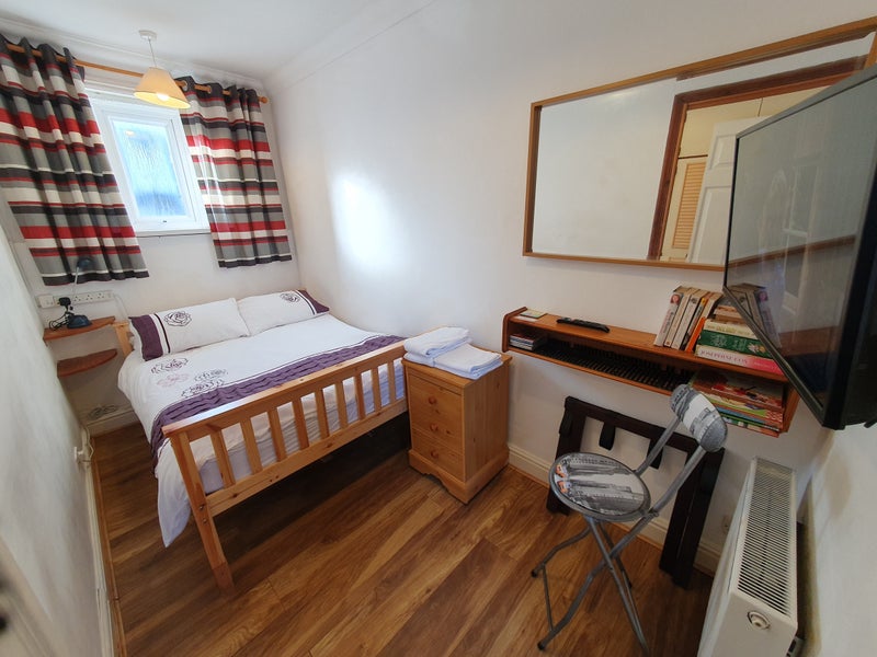 Studio 45Sq- Perfect For Up To 2 Sharing - student accommodation in Barry - img_4