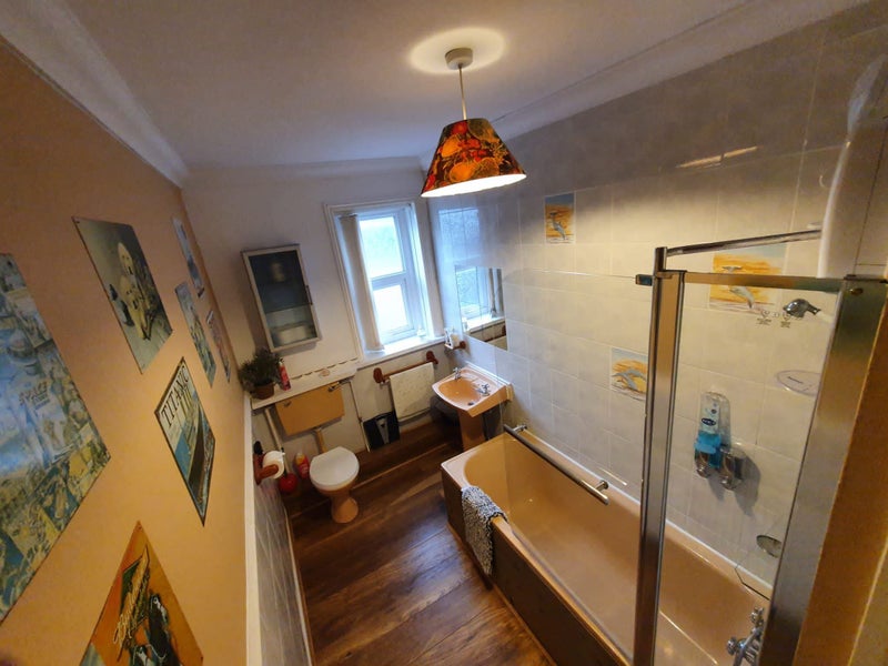 Studio 45Sq- Perfect For Up To 2 Sharing - student accommodation in Barry - img_5