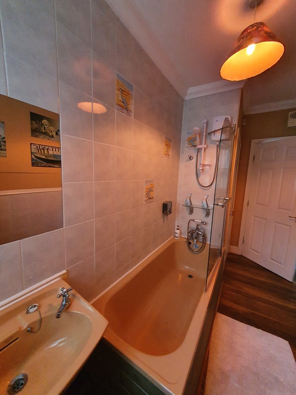 Studio 45Sq- Perfect For Up To 2 Sharing - student accommodation in Barry - img_6
