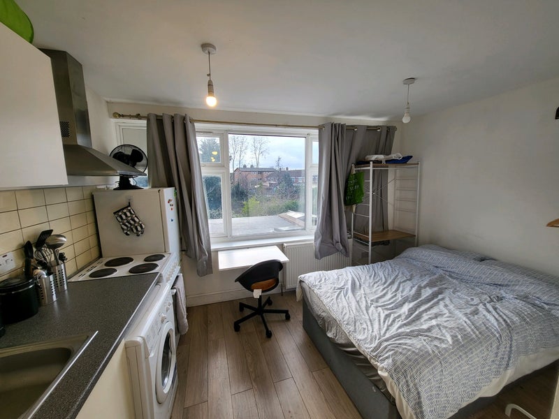 Studio, all bills included ava 23rd Sep - student accommodation in Walthamstow Central - img_3