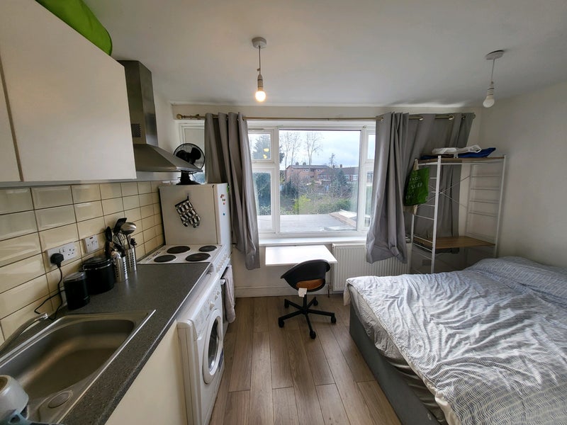 Studio, all bills included ava 23rd Sep - student accommodation in Walthamstow Central - img_1