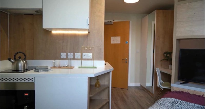 Studio room available - student accommodation in Commercial Road - img_5