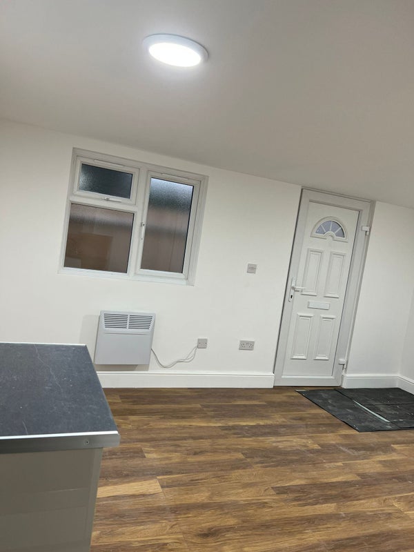 Studio to Rent - student accommodation in Sutton - img_6