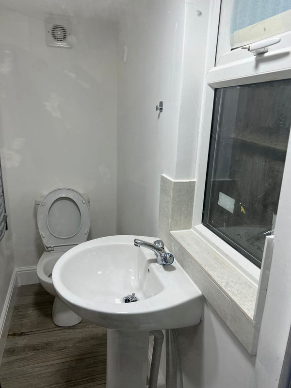 Studio to Rent - student accommodation in Sutton - img_5