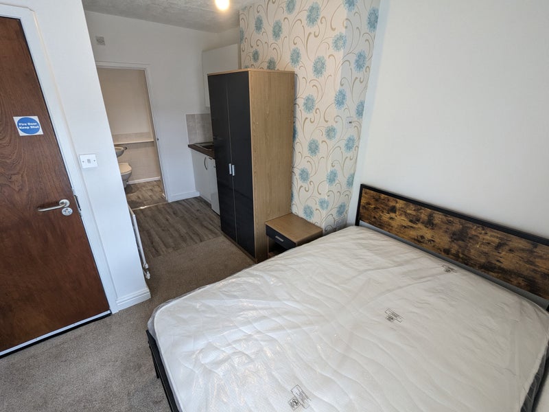 Studio with en-suite and kitchenette - student accommodation in Ashington - img_3