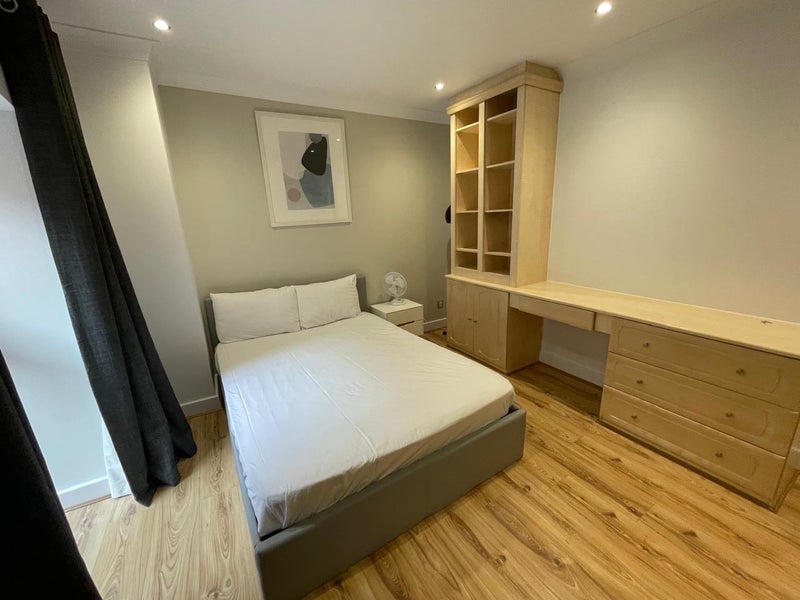 Stunning 3 bed north of river - student accommodation in London EC4 - img_3