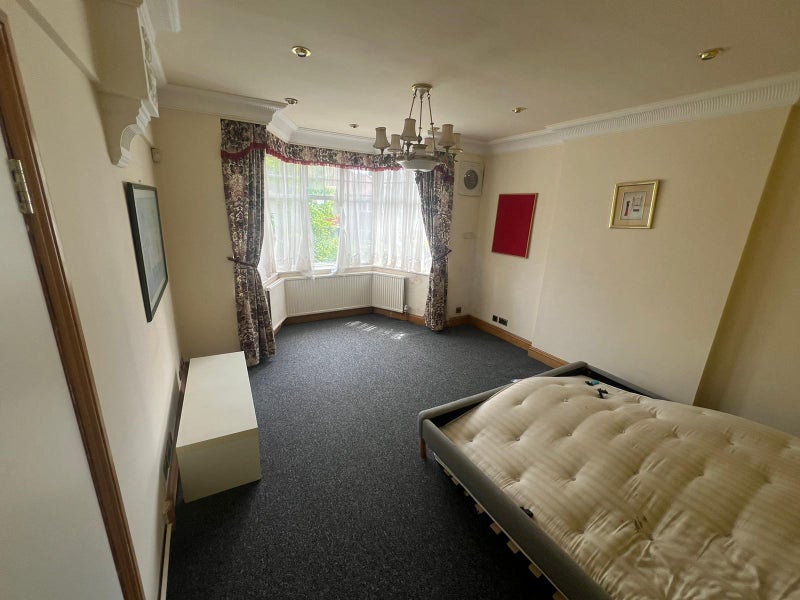  Stunning 6-Bedroom House to Share  in Hendon  - student accommodation in Hendon Central - img_2