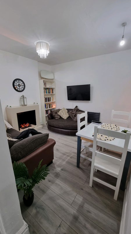 Stunning double bedroom on beautiful house - student accommodation in Pontypridd - img_1