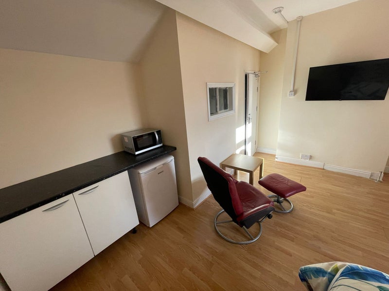 Stunning Double Rooms in a Newly Refurbished house - student accommodation in Coventry - img_8