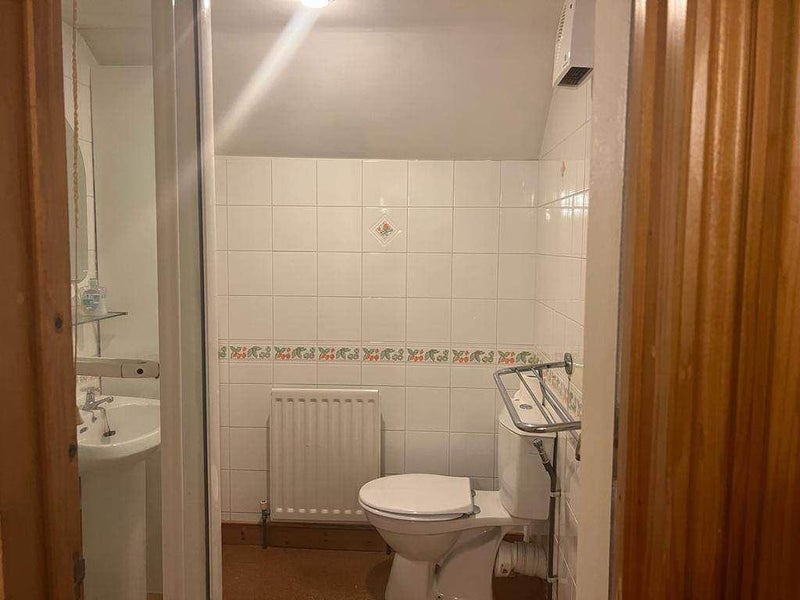 Spacious double room top level flat with balcony student accommodation in South Woodford - img_2