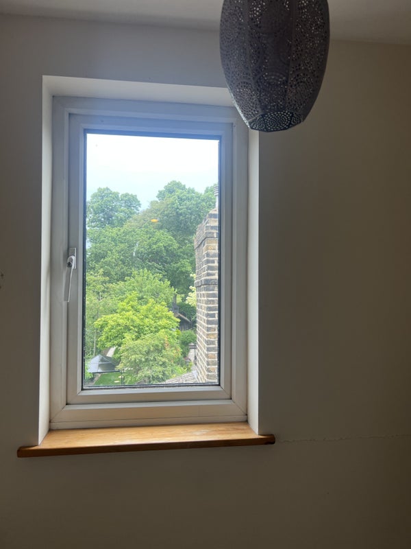 Spacious double room top level flat with balcony student accommodation in South Woodford - img_6