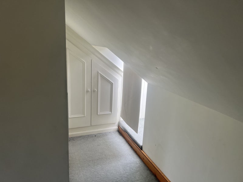 Spacious double room top level flat with balcony student accommodation in South Woodford - img_8