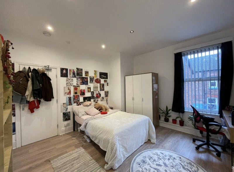 Stunning  New  Build  House  on  Russel  Road,  L18 - student accommodation in Mossley Hill - img_5