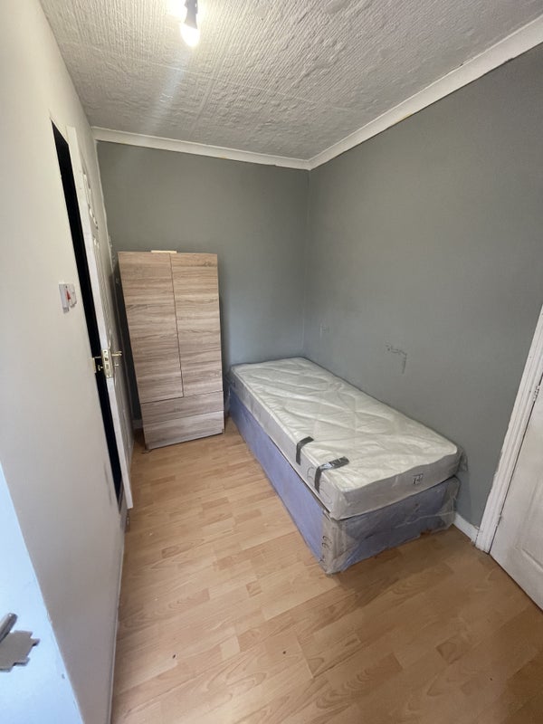 Stunning Studio Flat to rent in Ealing W13 - student accommodation in Ealing - img_1