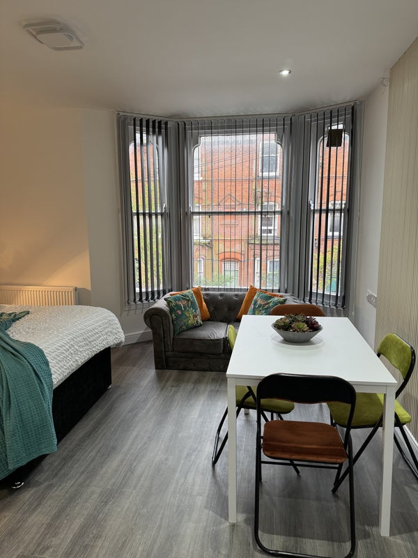 Suitable for couples large Luxury en-suite - student accommodation in Leicester - img_1