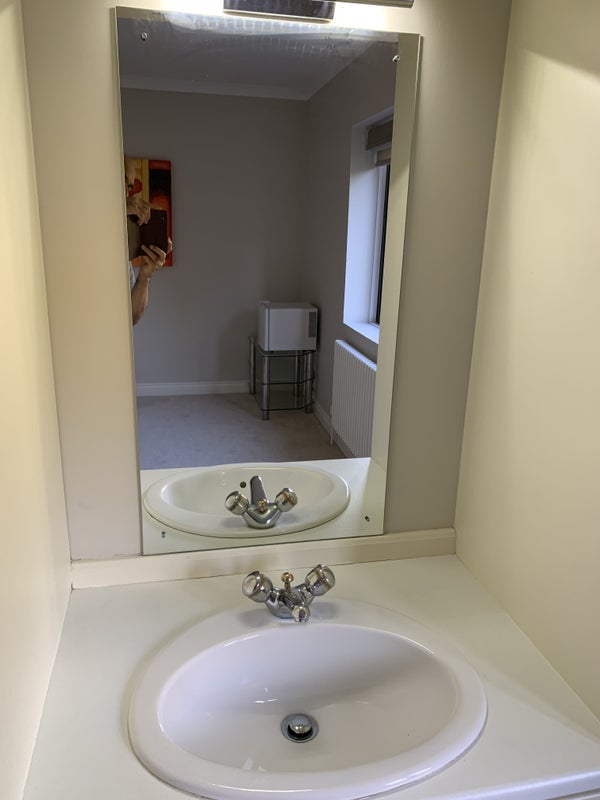 Sun/Mon-Fri Female tenant for double Room in home - student accommodation in Mayford - img_3