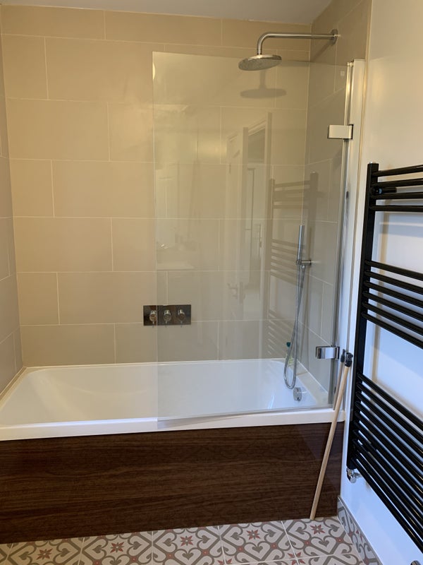 Sun/Mon-Fri Female tenant for double Room in home - student accommodation in Mayford - img_4