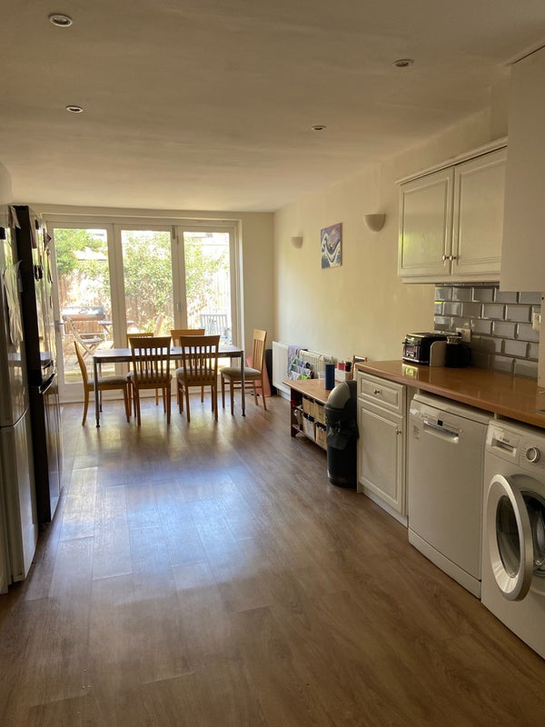 Sunny double bedroom in Wandsworth - student accommodation in London - img_4