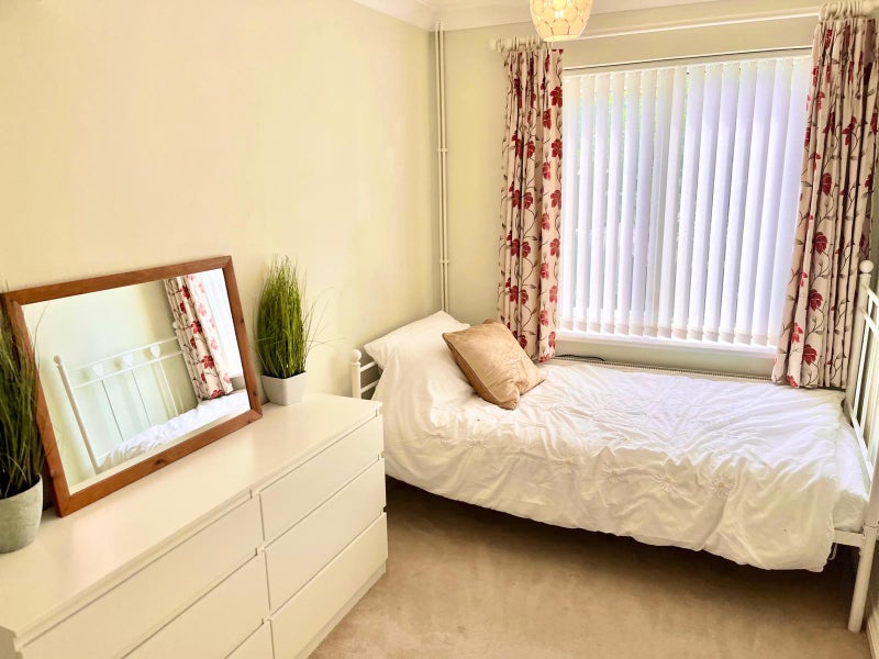 Sunny Room in beautiful shared house - student accommodation in Chichester - img_3