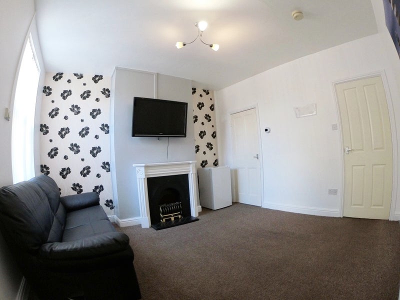Superb Furnished Double Room To Rent - student accommodation in Lincoln - img_8