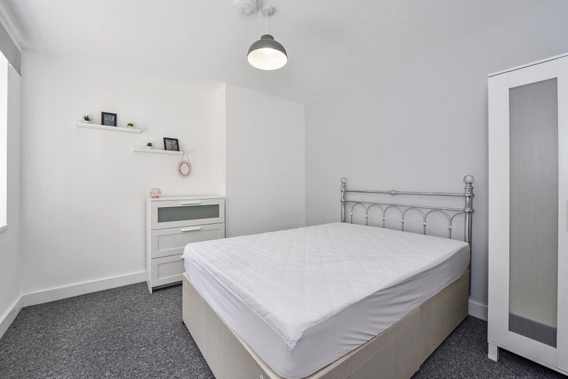 accommodation/superb-modern-bedrooms-wavell-way/13082024_92479268.jpg