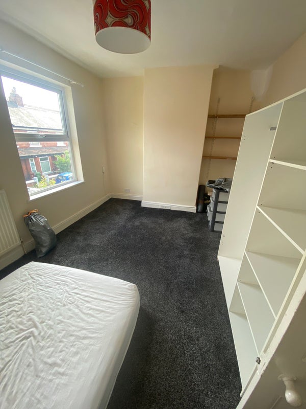 Large Room in friendly Victorian 4-Bed Houseshare student accommodation in Levenshulme - img_6
